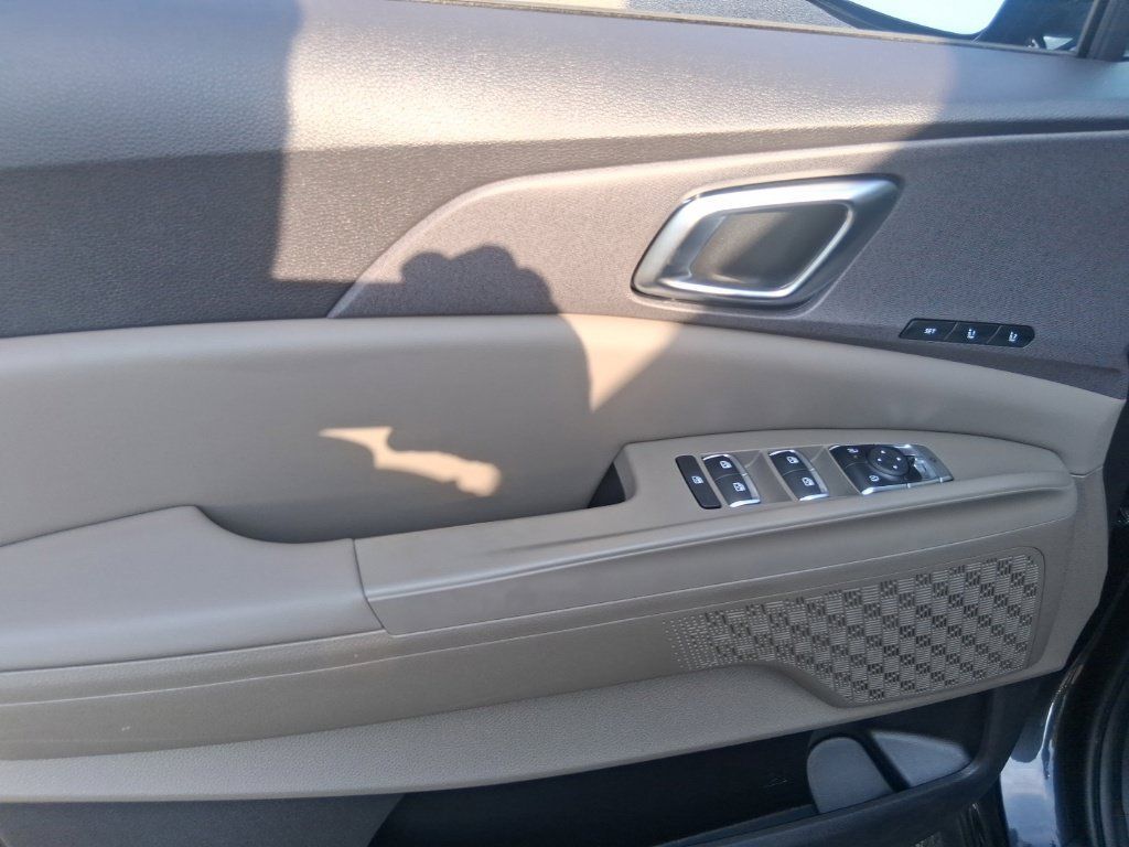 Certified 2026 Kia Carnival EX FWD image 10