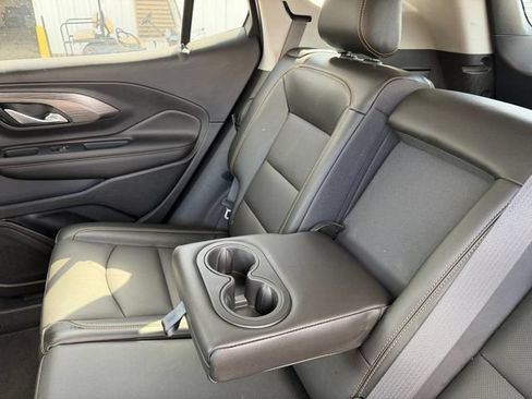 Used 2021 GMC Terrain SLT w/ Infotainment Package II FWD image 11