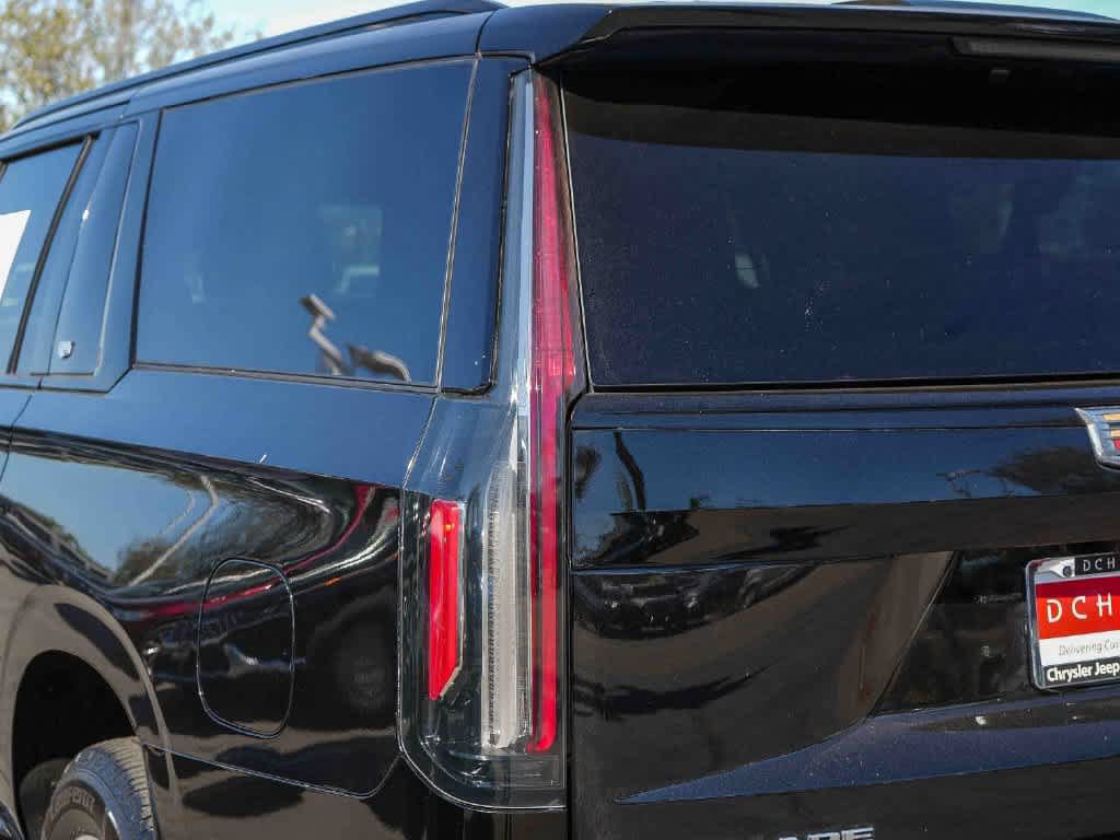 Used 2024 Cadillac Escalade ESV Sport AWD/4WD image 9