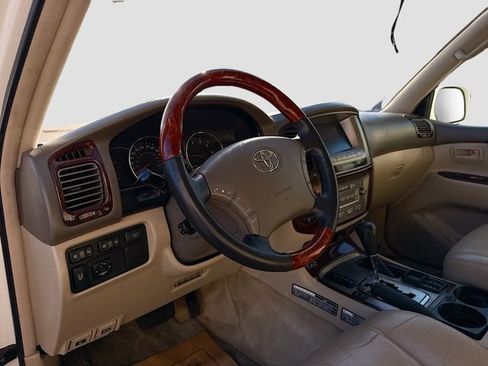 Used 2007 Toyota Land Cruiser w/ Convenience Pkg image 10