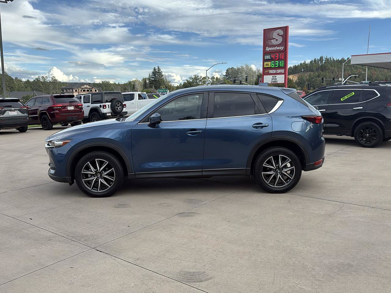 Used 2018 MAZDA CX-5 Touring w/ Preferred Equipment Package FWD image 4