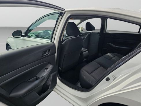 Used 2024 Nissan Altima 2.5 S FWD image 21