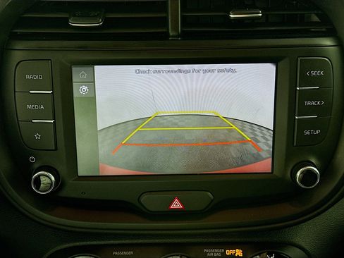 Used 2025 Kia Soul LX w/ LX Technology Package FWD image 22