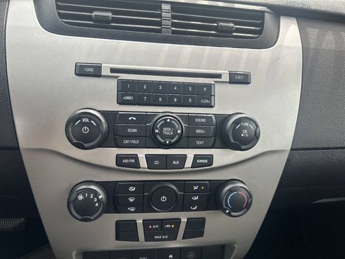 Used 2010 Ford Focus SE FWD image 25