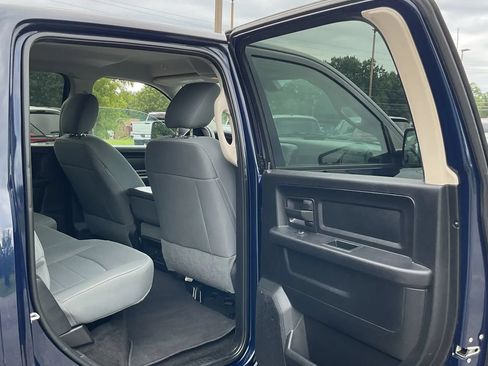 Used 2017 RAM 1500 Express AWD/4WD image 25