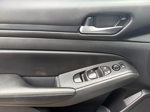 Used 2024 Nissan Altima 2.5 SV FWD image 10