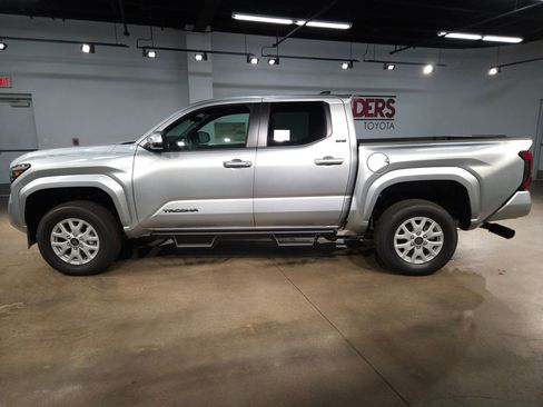 New 2026 Toyota Tacoma SR5 AWD/4WD image 4
