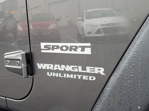 Used 2017 Jeep Wrangler Unlimited Sport w/ Quick Order Package 24S AWD/4WD image 6