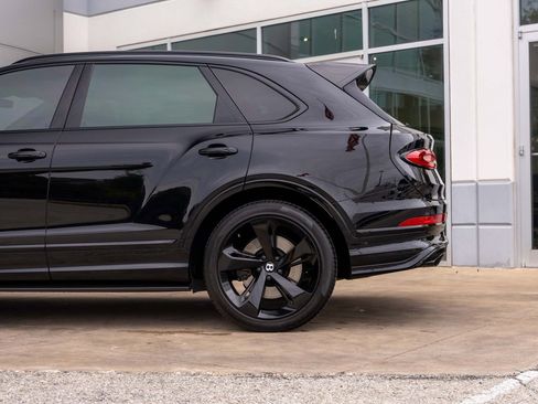 Used 2024 Bentley Bentayga AWD/4WD image 18