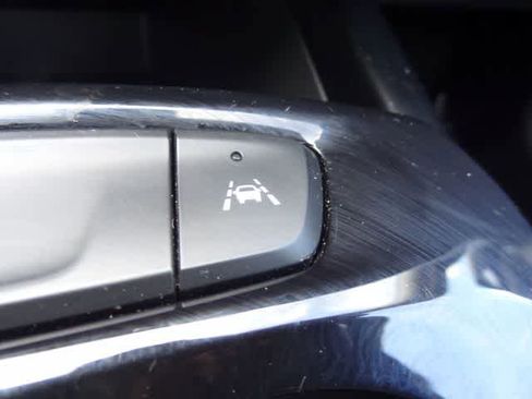 Used 2025 Chevrolet Trax LT image 28