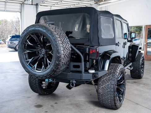 Used 2014 Jeep Wrangler Unlimited Rubicon w/ Connectivity Group image 6