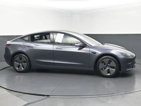 Used 2022 Tesla Model 3 Standard Range image 5