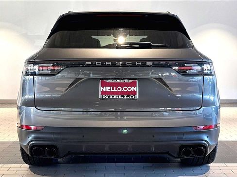 Used 2023 Porsche Cayenne AWD/4WD image 9