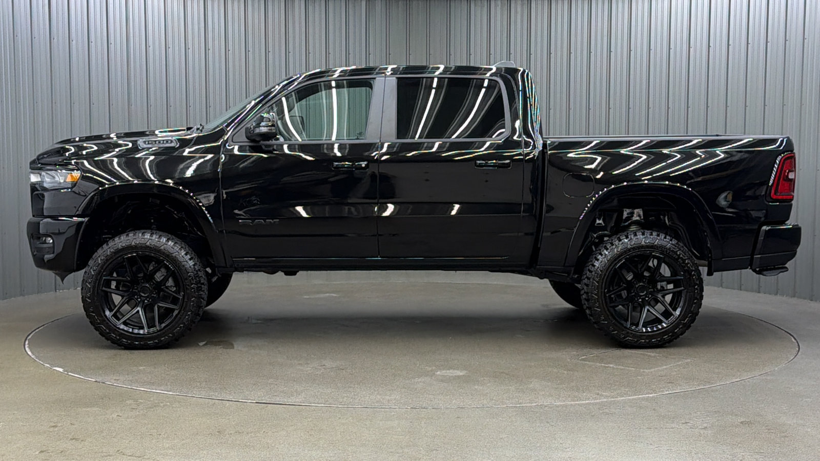 Used 2025 RAM 1500 Big Horn AWD/4WD image 2