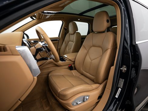 Used 2016 Porsche Cayenne AWD/4WD image 5