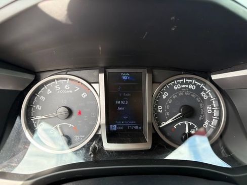 Used 2019 Toyota Tacoma SR5 AWD/4WD image 15