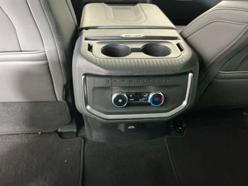 Used 2025 Ford Expedition Active AWD/4WD image 27