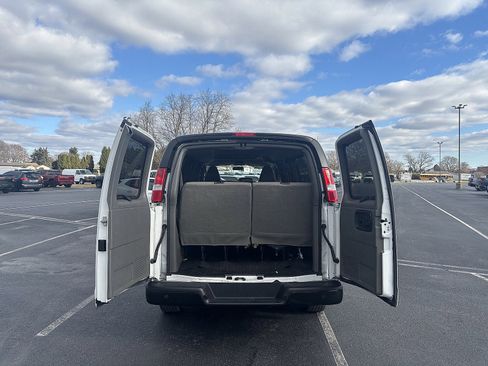 Used 2023 Chevrolet Express 3500 LS image 5