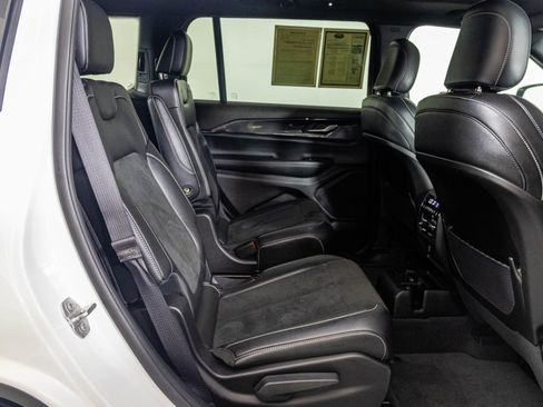 Used 2023 Jeep Grand Cherokee L Laredo image 47