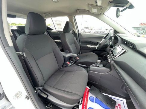 New 2025 Nissan Kicks Play S image 15