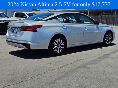 Used 2024 Nissan Altima 2.5 SV FWD image 7