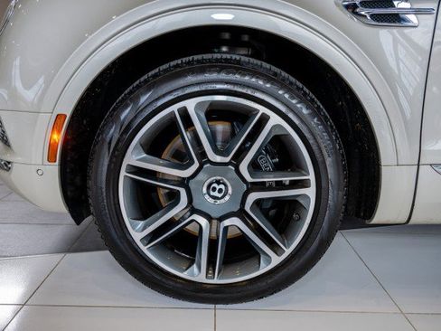 Used 2018 Bentley Bentayga image 60