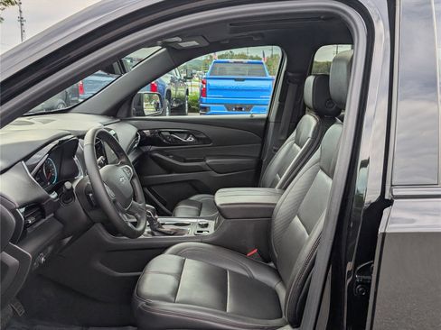 Used 2023 Chevrolet Traverse RS image 16