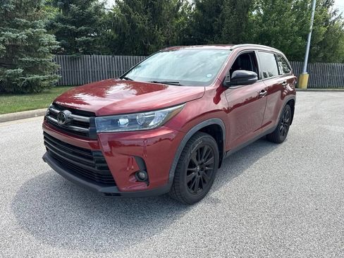 Used 2019 Toyota Highlander SE w/ Nightshade Edition AWD/4WD image 1