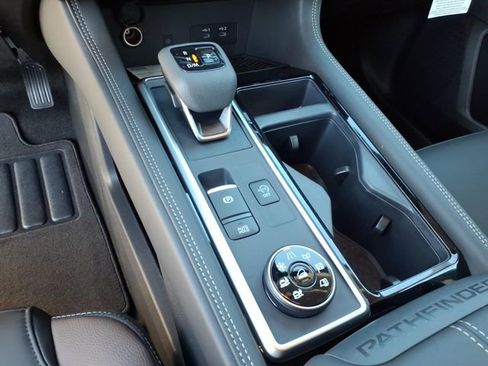 New 2026 Nissan Pathfinder Platinum AWD/4WD image 13