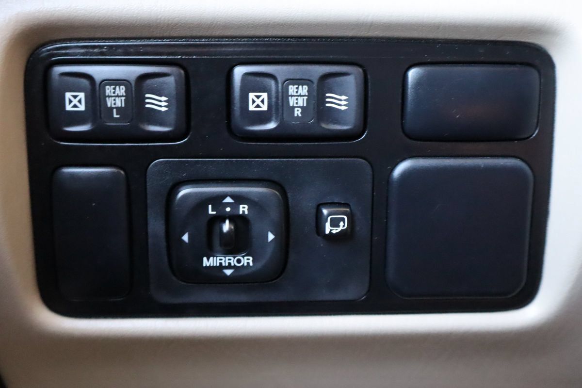 Used 2001 Lexus LX 470 4WD image 31