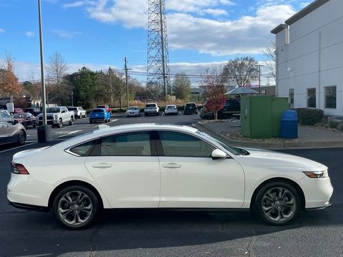 Used 2023 Honda Accord EX image 7