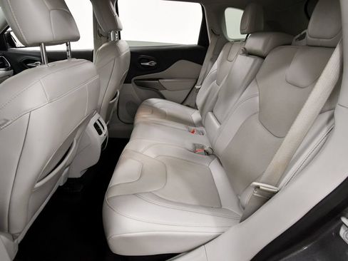 Used 2021 Jeep Cherokee Latitude Lux FWD image 15