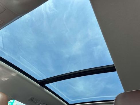 Used 2023 Volkswagen Atlas SE w/ Panoramic Sunroof Package image 15