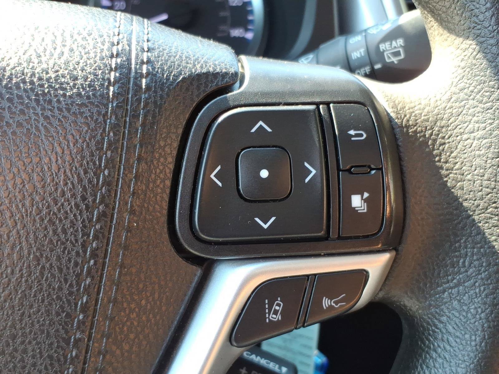 Used 2019 Toyota Highlander LE AWD/4WD image 15