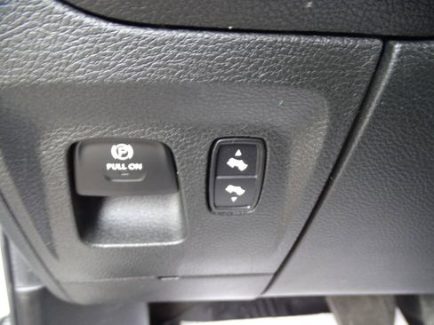 Used 2023 RAM 1500 4x4 Crew Cab Big Horn image 21