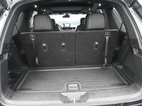 Used 2025 Honda Pilot TrailSport image 12