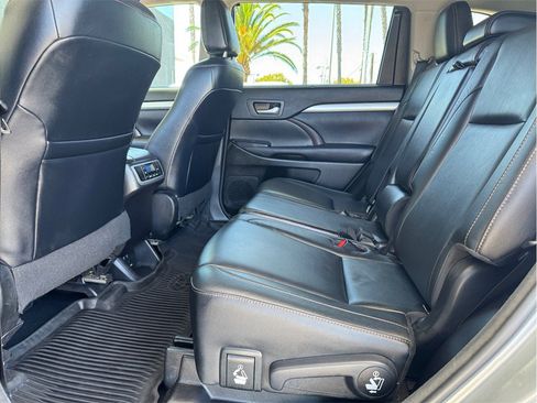 Used 2017 Toyota Highlander XLE FWD image 23