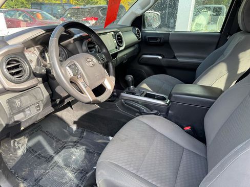 Used 2022 Toyota Tacoma SR5 RWD image 11