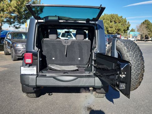 Used 2017 Jeep Wrangler Rubicon w/ Power Convenience Group image 34