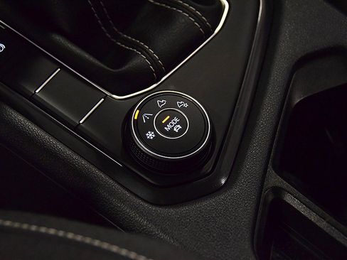 Used 2022 Volkswagen Tiguan S image 26