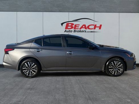 Used 2024 Nissan Altima 2.5 SV image 9