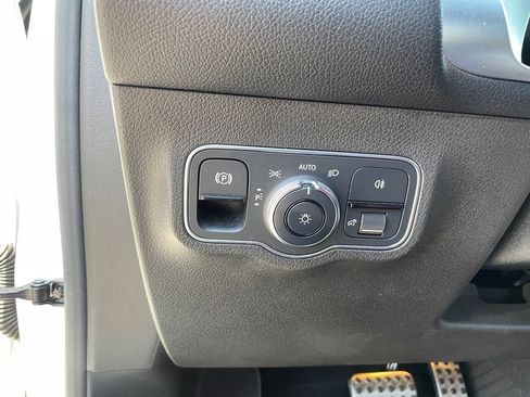Used 2021 Mercedes-Benz GLB 250 4MATIC image 13