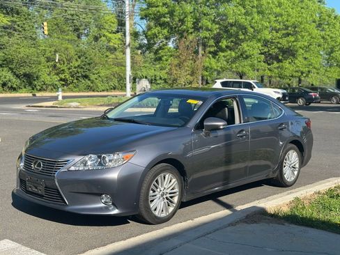 Used 2015 Lexus ES 350 w/ Luxury Package image 3