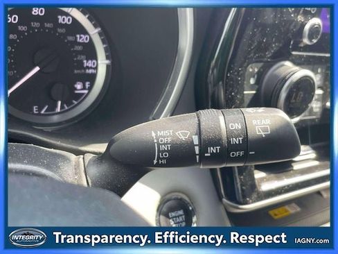 Used 2023 Toyota Highlander XLE AWD/4WD image 25