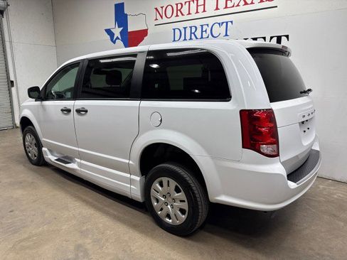Used 2019 Dodge Grand Caravan SE w/ Power Convenience Group I image 9