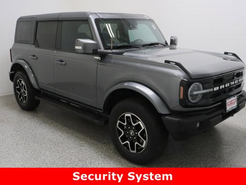 Used 2023 Ford Bronco Outer Banks image 4