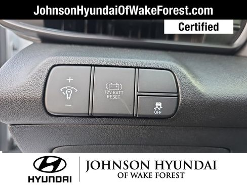 Certified 2025 Hyundai Elantra SEL image 32