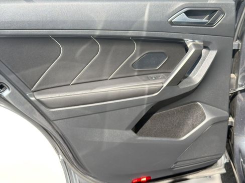 Used 2022 Volkswagen Tiguan SE R-Line FWD image 24