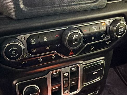 Used 2018 Jeep Wrangler Unlimited Sport S AWD/4WD image 22