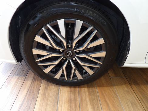 Used 2025 Nissan Altima 2.5 SV FWD image 10